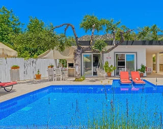 Kaş Üzümlü'de Sakin Konumda, Özel Havuzlu, Balayı Villası - 1