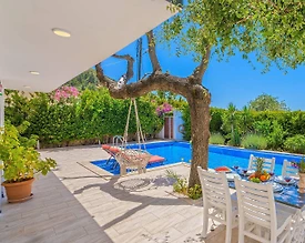 Kaş Üzümlü'de Sakin Konumda, Özel Havuzlu, Balayı Villası - 2