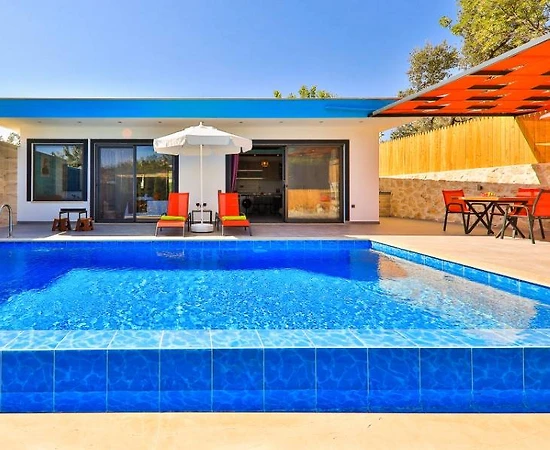 Kaş Üzümlü'de Sakin Konumda, Özel Havuzlu, Balayı Villası - 1