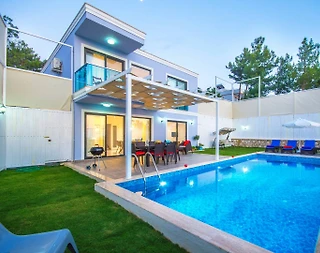 Kaş Üzümlü'de Sakin Konumda, Özel Havuzlu, Ferah Villa - 1