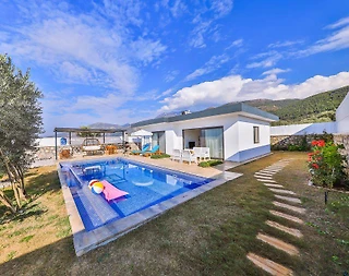 Kaş Üzümlü'de Şehrin Gürültüsünden Uzakta, Özel Havuzlu, Bahçeli Villa - 1