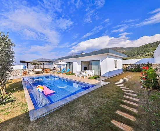 Kaş Üzümlü'de Şehrin Gürültüsünden Uzakta, Özel Havuzlu, Bahçeli Villa - 1
