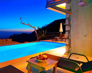 Kaş Üzümlü'de Sessiz Konumda, Özel Havuzlu, 4 Kişilik, Konforlu Villa - 3