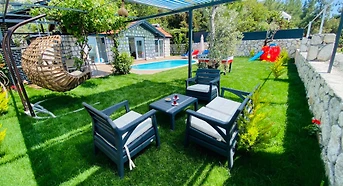 Kaş Üzümlü'de Taş Mimarili, Özel Havuzlu, Çocuk Oyun Alanlı Villa