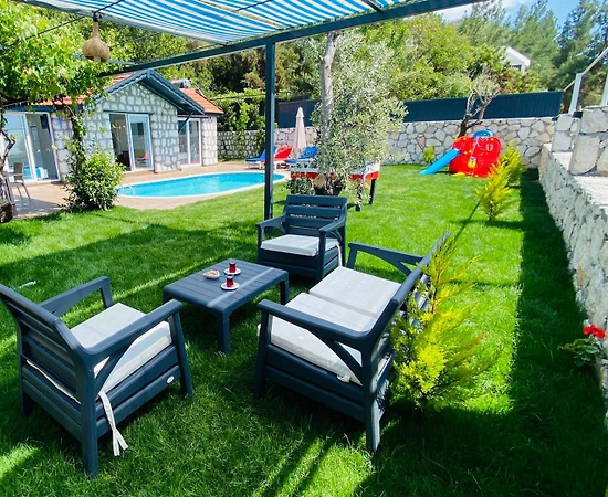 Kaş Üzümlü'de Taş Mimarili, Özel Havuzlu, Çocuk Oyun Alanlı Villa - 1