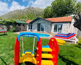 Kaş Üzümlü'de Taş Mimarili, Özel Havuzlu, Çocuk Oyun Alanlı Villa - 2