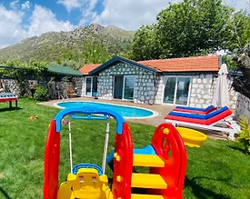 Kaş Üzümlü'de Taş Mimarili, Özel Havuzlu, Çocuk Oyun Alanlı Villa - 3