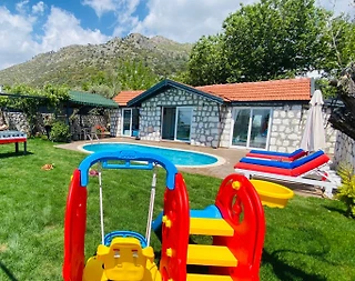 Kaş Üzümlü'de Taş Mimarili, Özel Havuzlu, Çocuk Oyun Alanlı Villa - 3