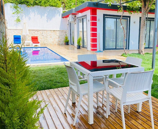 Kaş Üzümlü'de Yemyeşil Bahçede, Özel Havuzlu, Kiralık Villa - 1