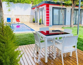 Kaş Üzümlü'de Yemyeşil Bahçede, Özel Havuzlu, Kiralık Villa - 1