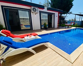 Kaş Üzümlü'de Yemyeşil Bahçede, Özel Havuzlu, Kiralık Villa - 2