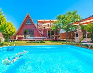 Kaş Yeşilköy'de Ahşap Mimarili, Özel Havuzlu, Muhafazakar Villa - 2