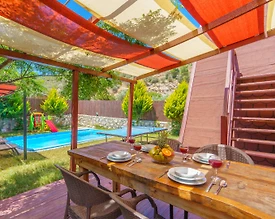 Kaş Yeşilköy'de Ahşap Mimarili, Özel Havuzlu, Muhafazakar Villa - 3