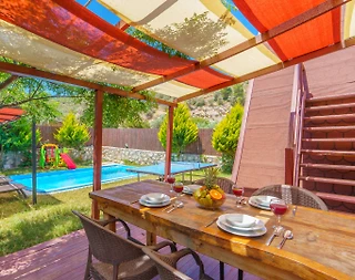 Kaş Yeşilköy'de Ahşap Mimarili, Özel Havuzlu, Muhafazakar Villa - 3