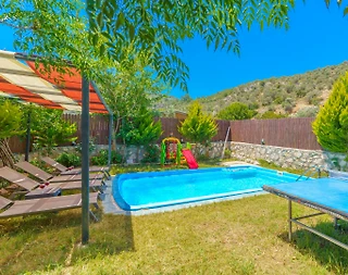 Kaş Yeşilköy'de Ahşap Mimarili, Özel Havuzlu, Muhafazakar Villa - 4