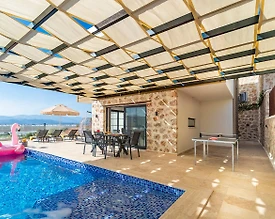 Kaş Yeşilköy'de Çekirdek Ailelere Uygun, Özel Havuzlu, Jakuzili Villa - 2