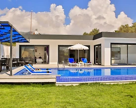 Kaş Yeşilköy'de Çocuk Oyun Alanlı, Özel Havuzlu, Olanaklı Villa - 3