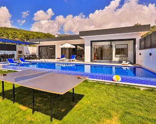 Kaş Yeşilköy'de Çocuk Oyun Alanlı, Özel Havuzlu, Olanaklı Villa - 4