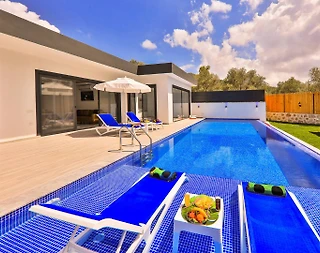 Kaş Yeşilköy'de Çocuk Oyun Alanlı, Özel Havuzlu, Olanaklı Villa - 5