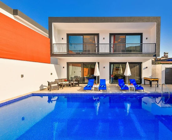 Kaş Yeşilköy'de Doğa Manzaralı, Özel Havuzlu, Bahçeli Villa - 1