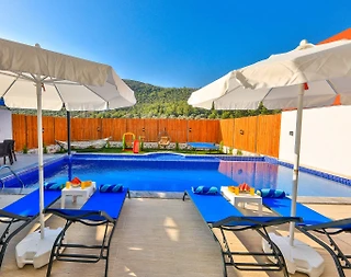 Kaş Yeşilköy'de Doğa Manzaralı, Özel Havuzlu, Bahçeli Villa - 2