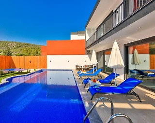 Kaş Yeşilköy'de Doğa Manzaralı, Özel Havuzlu, Bahçeli Villa - 4