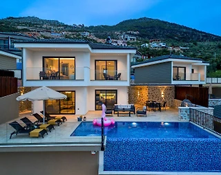 Kaş Yeşilköy'de Doğa Manzaralı, Özel Havuzlu, Bol Olanaklı Villa - 2