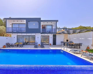 Kaş Yeşilköy'de Doğa Manzaralı, Özel Havuzlu, Konforlu Villa - 1