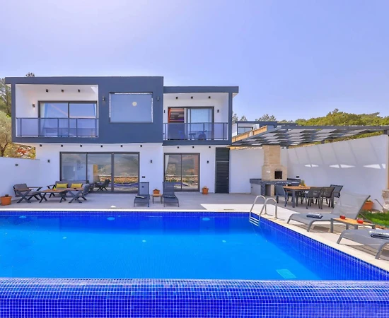Kaş Yeşilköy'de Doğa Manzaralı, Özel Havuzlu, Konforlu Villa - 1