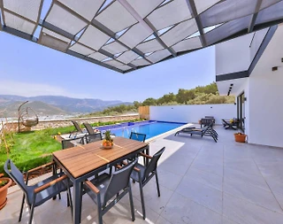 Kaş Yeşilköy'de Doğa Manzaralı, Özel Havuzlu, Konforlu Villa - 4