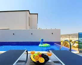 Kaş Yeşilköy'de Doğayla İç İçe, Özel Havuzlu, Konforlu Villa - 3