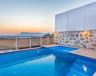 Kaş Yeşilköy'de Eşsiz Manzaralı, Özel Havuzlu, Lüks Villa - 3