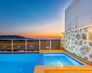 Kaş Yeşilköy'de Eşsiz Manzaralı, Özel Havuzlu, Lüks Villa - 1