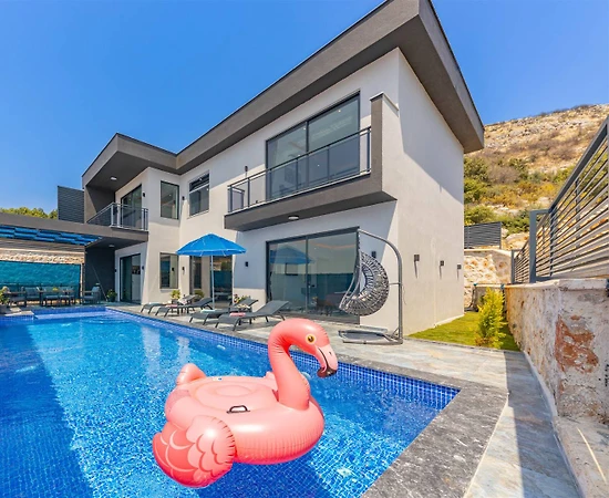 Kaş Yeşilköy'de Geniş Ailelere Uygun, Özel Havuzlu, 3+1 Villa - 1
