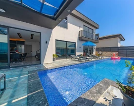 Kaş Yeşilköy'de Geniş Ailelere Uygun, Özel Havuzlu, 3+1 Villa - 2