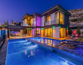 Kaş Yeşilköy'de Lüks Tasarımlı, Yetişkin ve Çocuk Havuzlu, 2+1 Villa - 1