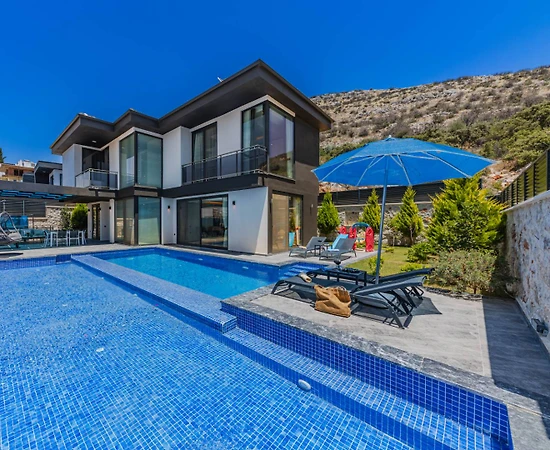 Kaş Yeşilköy'de Lüks Tasarımlı, Yetişkin ve Çocuk Havuzlu, 2+1 Villa - 1