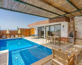 Kaş Yeşilköy'de Sakin Konumda, Özel Havuzlu, Modern Villa - 2