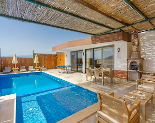 Kaş Yeşilköy'de Sakin Konumda, Özel Havuzlu, Modern Villa - 2