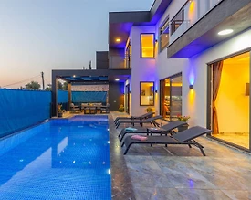 Kaş Yeşilköy'de Modern Tasarımlı, Özel Havuzlu, Hamam ve Saunalı Villa - 2