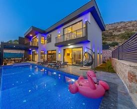 Kaş Yeşilköy'de Modern Tasarımlı, Özel Havuzlu, Hamam ve Saunalı Villa - 3