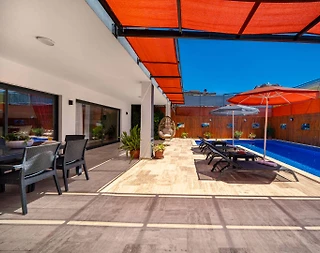 Kaş Yeşilköy'de Nezih Konumda, Özel Havuzlu, Korunaklı Villa - 5