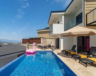 Kaş Yeşilköy'de Nezih Konumda, Özel Havuzlu, Sinema Odalı Villa - 1