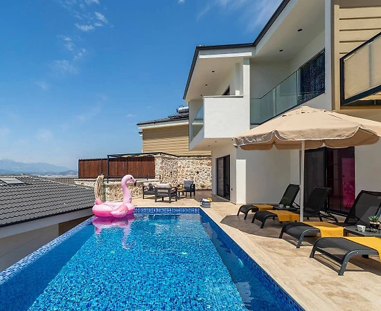 Kaş Yeşilköy'de Nezih Konumda, Özel Havuzlu, Sinema Odalı Villa - 1