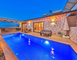 Kaş Yeşilköy'de Otantik Tasarımlı, Özel Havuzlu ve Jakuzili, 1+1 Villa - 1