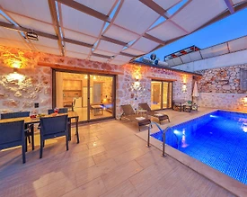 Kaş Yeşilköy'de Otantik Tasarımlı, Özel Havuzlu ve Jakuzili, 1+1 Villa - 2