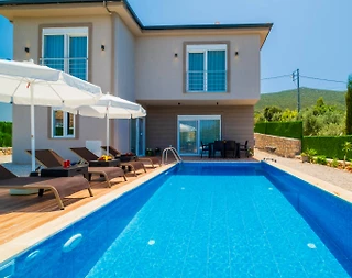 Kaş Yeşilköy'de Yeşillikler İçerisinde, Özel Havuzlu, Lüks Villa - 1