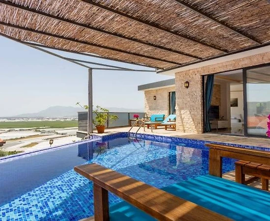 Kaş Yeşilköy'de Sakin Konumda, Özel Havuzlu, Jakuzili Villa - 1