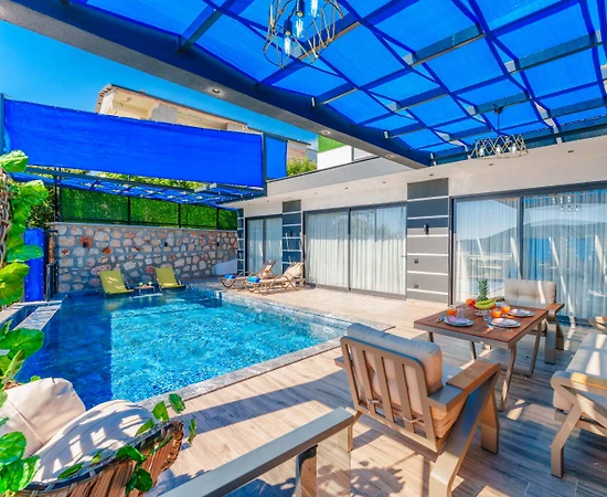 Kaş Yeşilköy'de Sakin Konumda, Özel Havuzlu, Jakuzili Villa - 1