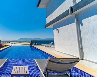 Kaş Yeşilköy'de Sakin Konumda, Özel Havuzlu, Kiralık Villa - 1